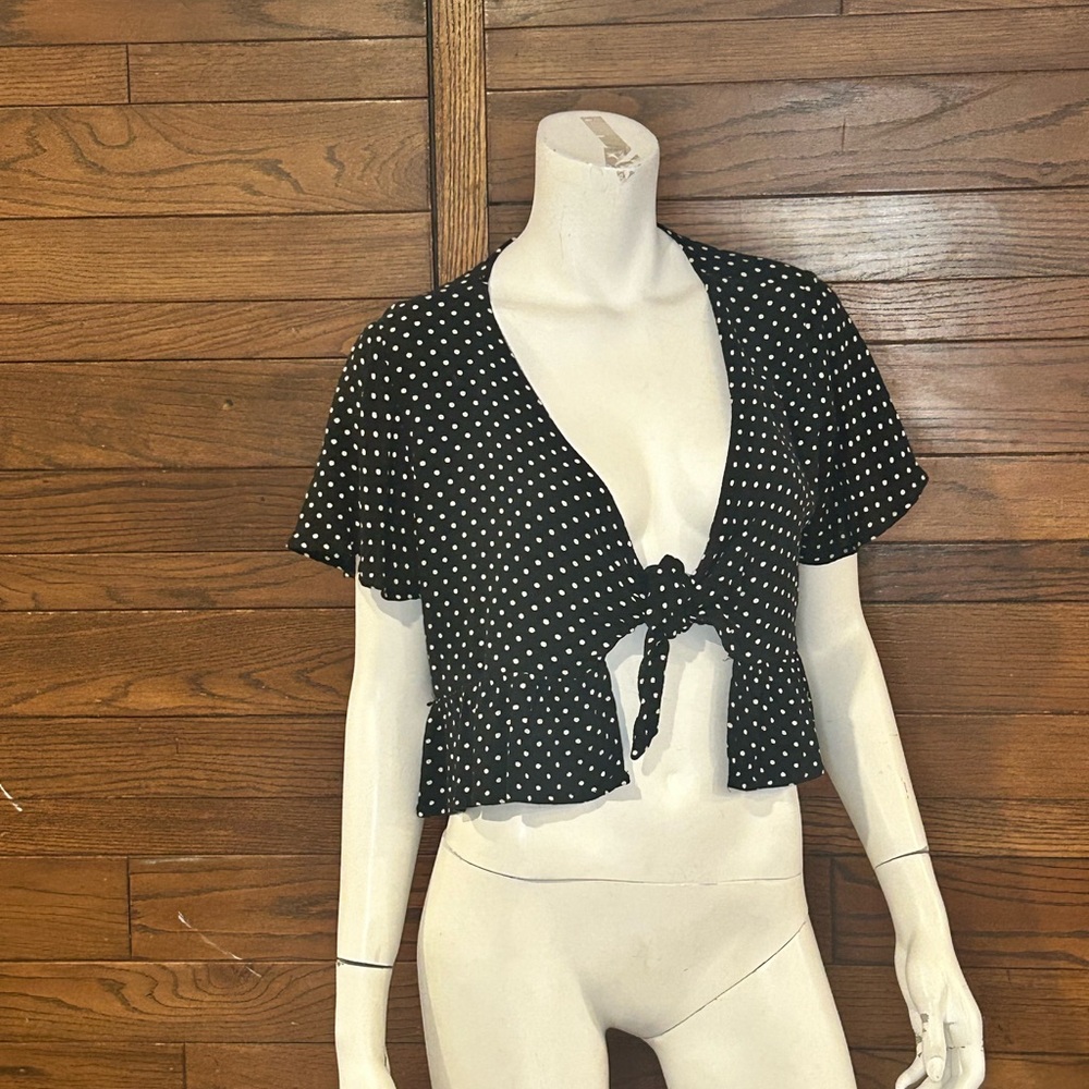 Active USA. Medium. Polka Dot Tie-Front Top